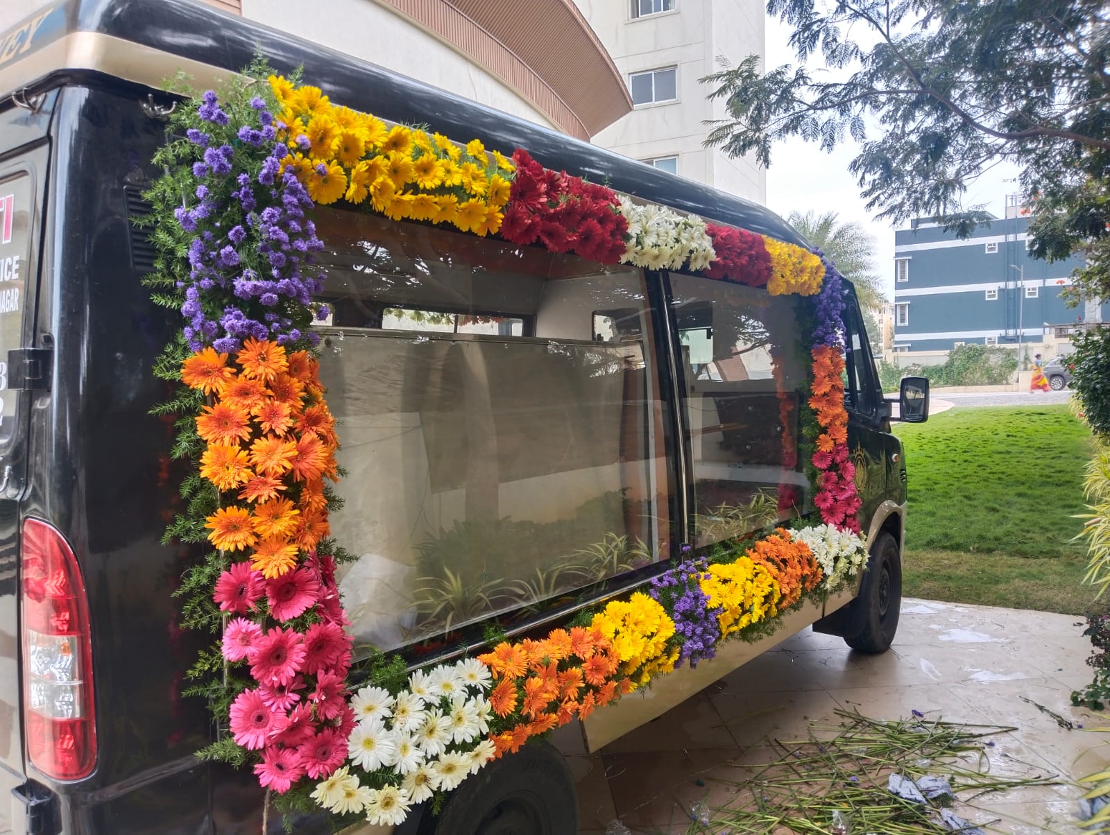 Hearse van right side with flowers and neat layout for final journey in Delhi
